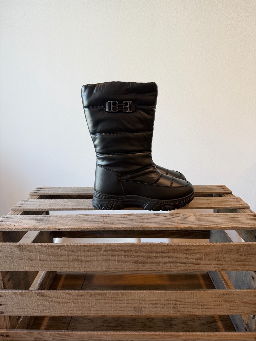 Women’s Black Quilted Winter Snow Boots Size EU 39 (US 8/8.5) Warm Insulated